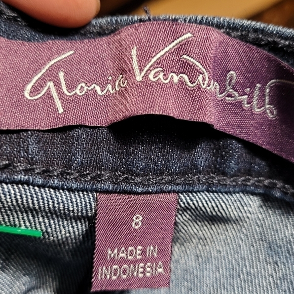 Gloria Vanderbilt Amanda Heritage Fit Tapered leg Classic Rise Jean 8 Short - Picture 8 of 12
